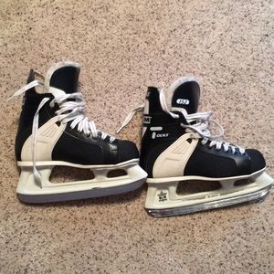 Tacks CCM hockey skates